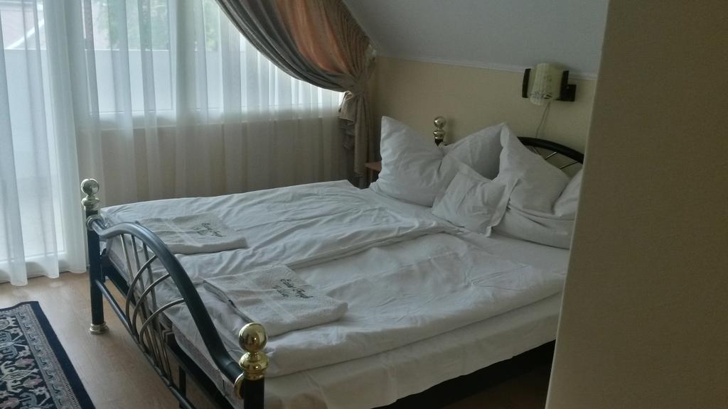 Ezust Fenyo Vendeghaz Hotel Siófok Esterno foto