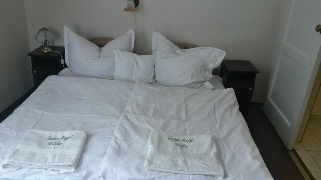 Ezust Fenyo Vendeghaz Hotel Siófok Esterno foto