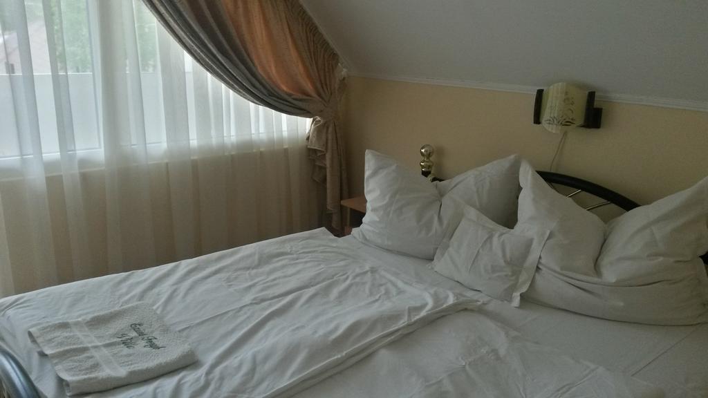 Ezust Fenyo Vendeghaz Hotel Siófok Esterno foto