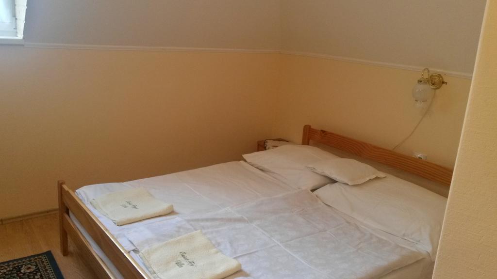 Ezust Fenyo Vendeghaz Hotel Siófok Esterno foto